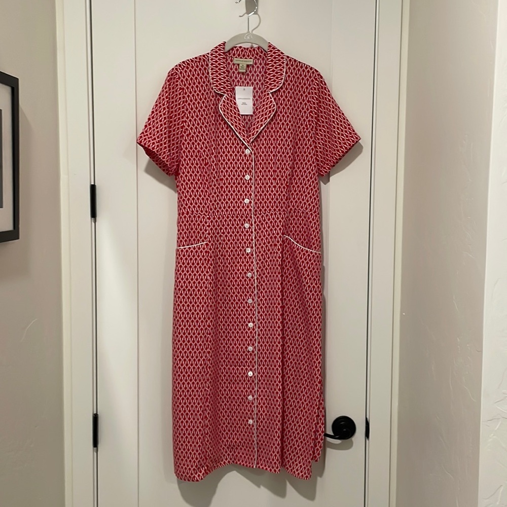 Appleseed’s shift dress mid-length. Retro style!